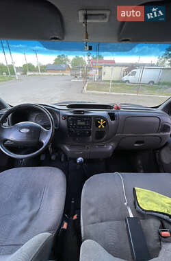 Грузовой фургон Ford Transit 2000 в 