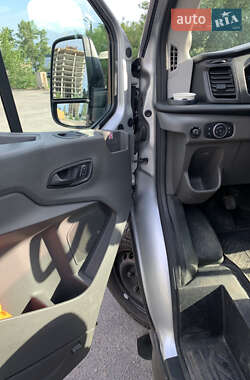 Вантажний фургон Ford Transit 2022 в 
