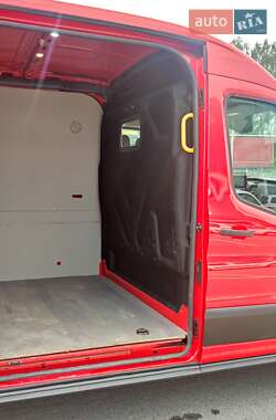 Грузовой фургон Ford Transit 2020 в 