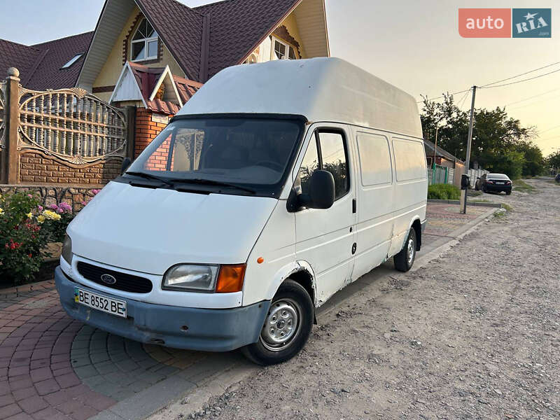 Грузовой фургон Ford Transit 2000 в 
