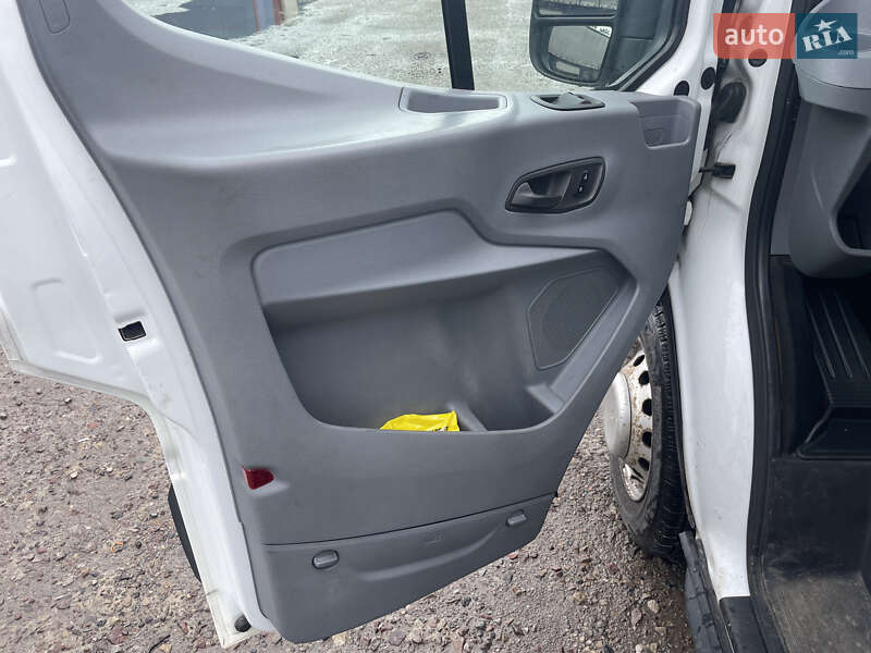 Грузовой фургон Ford Transit 2015 в Львове