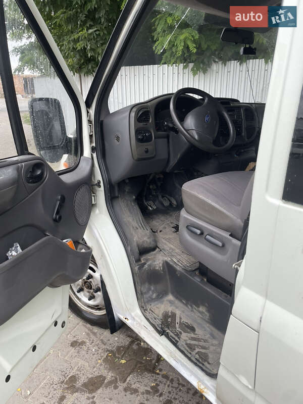Грузопассажирский фургон Ford Transit 2005 в Снятине