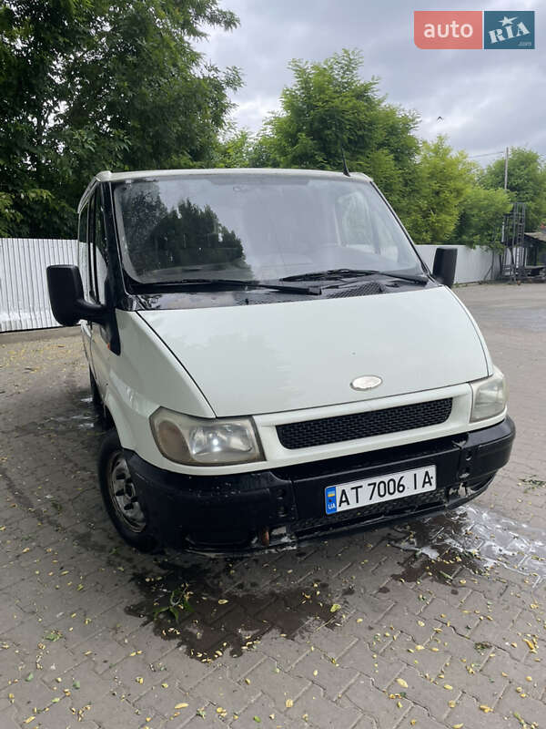 Грузопассажирский фургон Ford Transit 2005 в Снятине