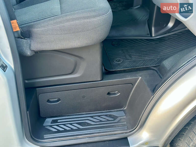 Грузовой фургон Ford Transit 2014 в Брошневе-Осаде