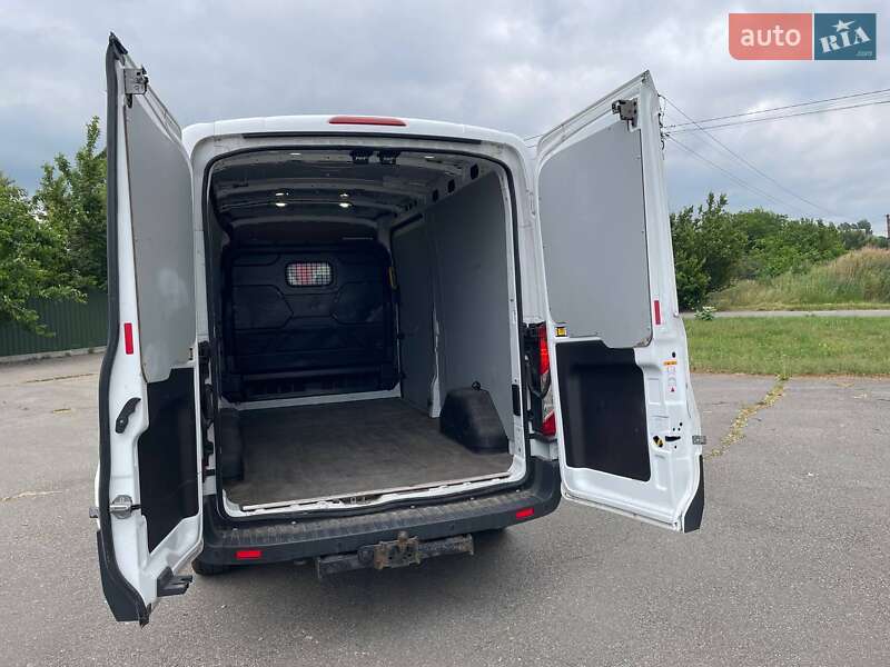 Вантажний фургон Ford Transit 2017 в Борисполі