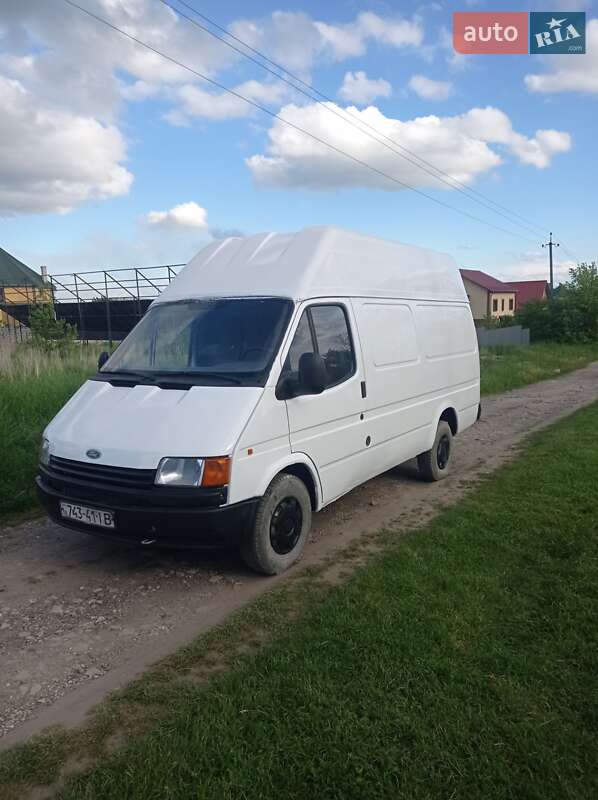 Грузовой фургон Ford Transit 1981 в Бурштыне