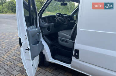 Грузовой фургон Ford Transit 2006 в 