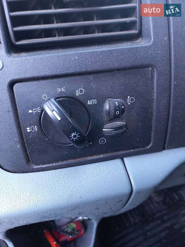 Грузопассажирский фургон Ford Transit 2007 в Ровно