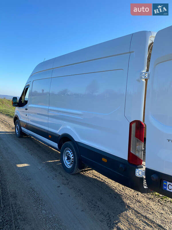 Грузовой фургон Ford Transit 2014 в Новоселице