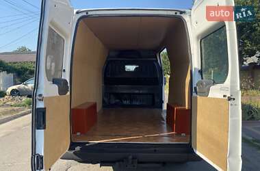 Грузовой фургон Ford Transit 2000 в 
