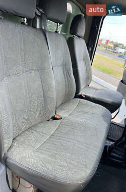 Грузовой фургон Ford Transit 2004 в 