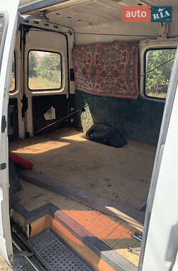 Грузовой фургон Ford Transit 2000 в 