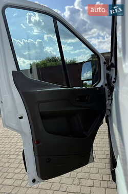 Грузовой фургон Ford Transit 2020 в 