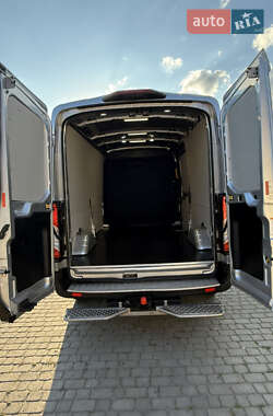 Грузовой фургон Ford Transit 2022 в 