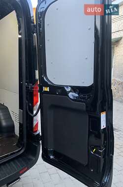 Грузовой фургон Ford Transit 2019 в 