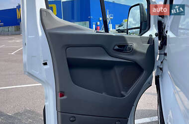Грузовой фургон Ford Transit 2021 в 