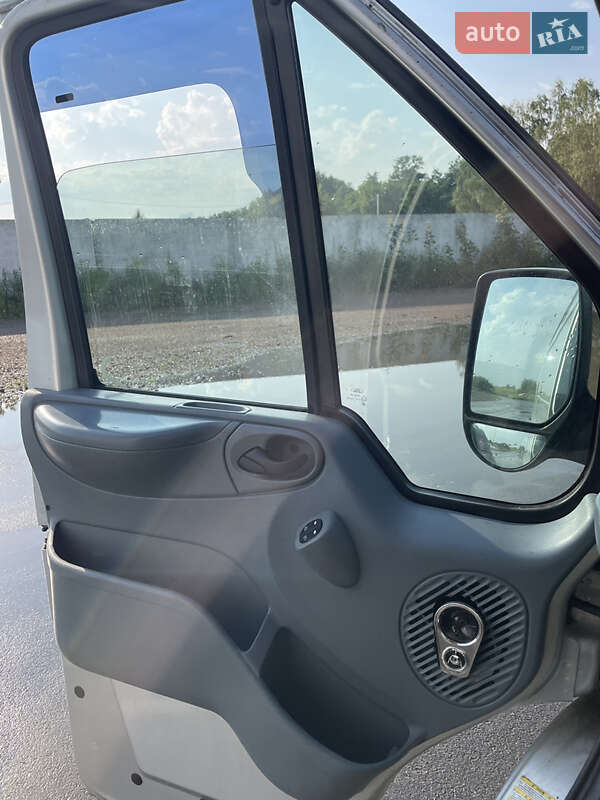 Грузовой фургон Ford Transit 2011 в Коростене