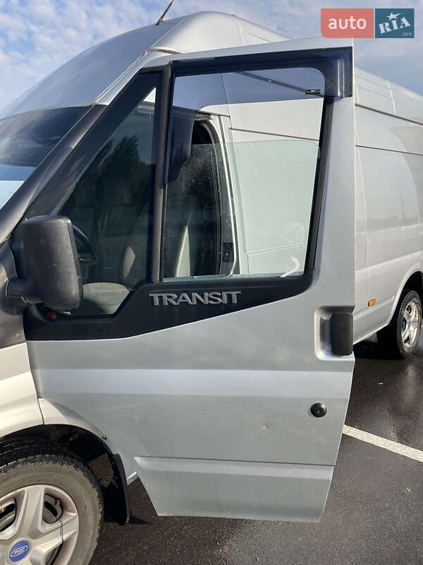 Грузовой фургон Ford Transit 2011 в Коростене