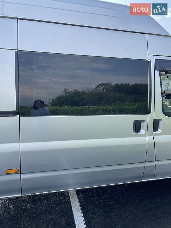 Грузовой фургон Ford Transit 2011 в Коростене