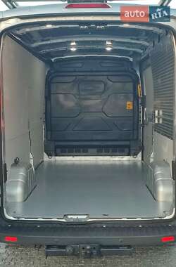 Грузовой фургон Ford Transit 2019 в 