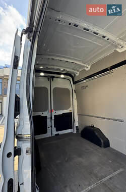 Грузовой фургон Ford Transit 2019 в 