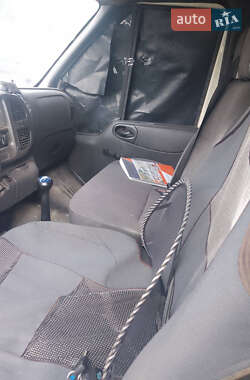 Грузовой фургон Ford Transit 2004 в 
