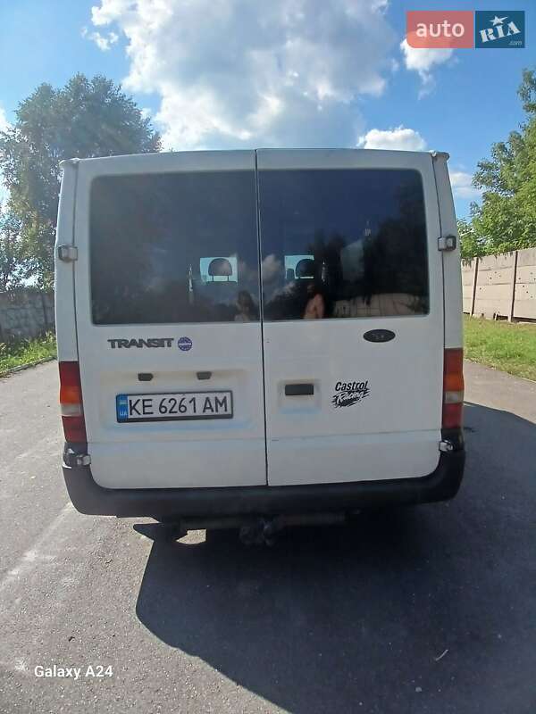 Грузовой фургон Ford Transit 2003 в Макарове