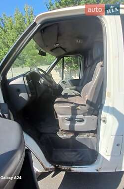 Грузовой фургон Ford Transit 2003 в 