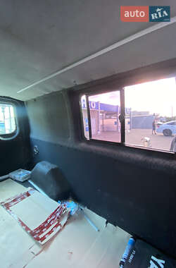 Грузовой фургон Ford Transit 2002 в 