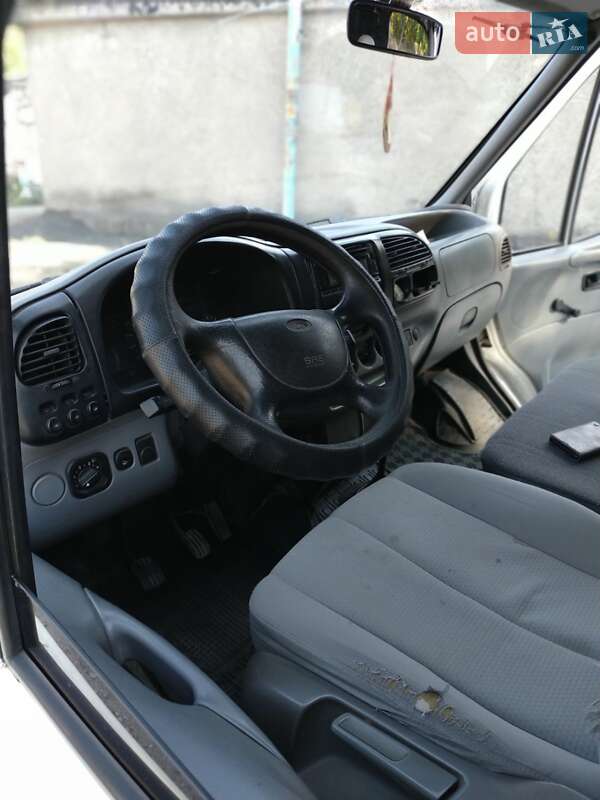 Грузопассажирский фургон Ford Transit 2000 в Каменском