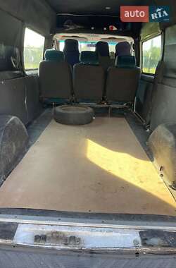 Грузопассажирский фургон Ford Transit 2001 в 