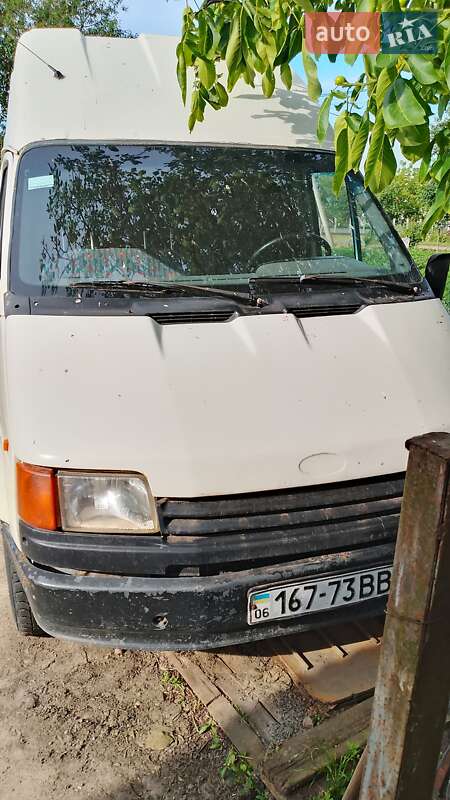 Грузовой фургон Ford Transit 1989 в Ровно