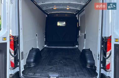 Грузовой фургон Ford Transit 2020 в 