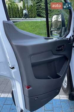 Грузовой фургон Ford Transit 2019 в 