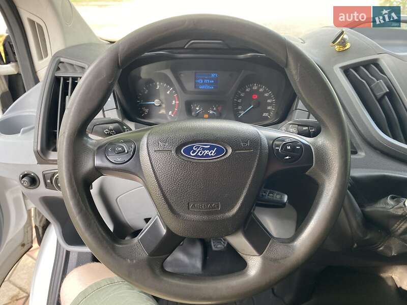 Вантажний фургон Ford Transit 2015 в Луцьку