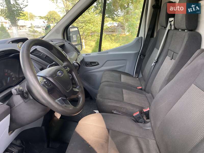 Вантажний фургон Ford Transit 2015 в Луцьку