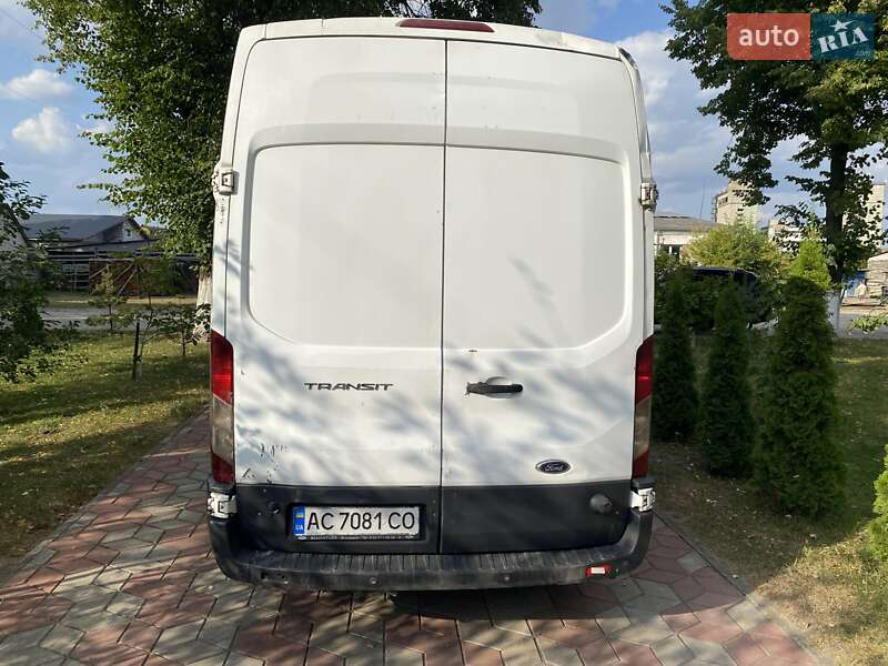 Вантажний фургон Ford Transit 2015 в Луцьку