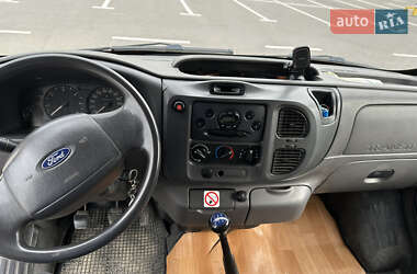 Грузовой фургон Ford Transit 2001 в 