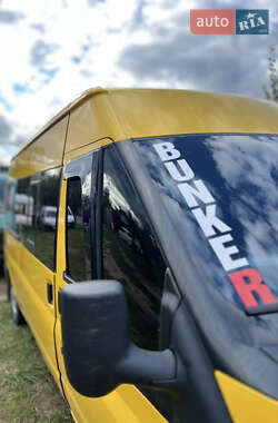 Грузопассажирский фургон Ford Transit 2002 в 
