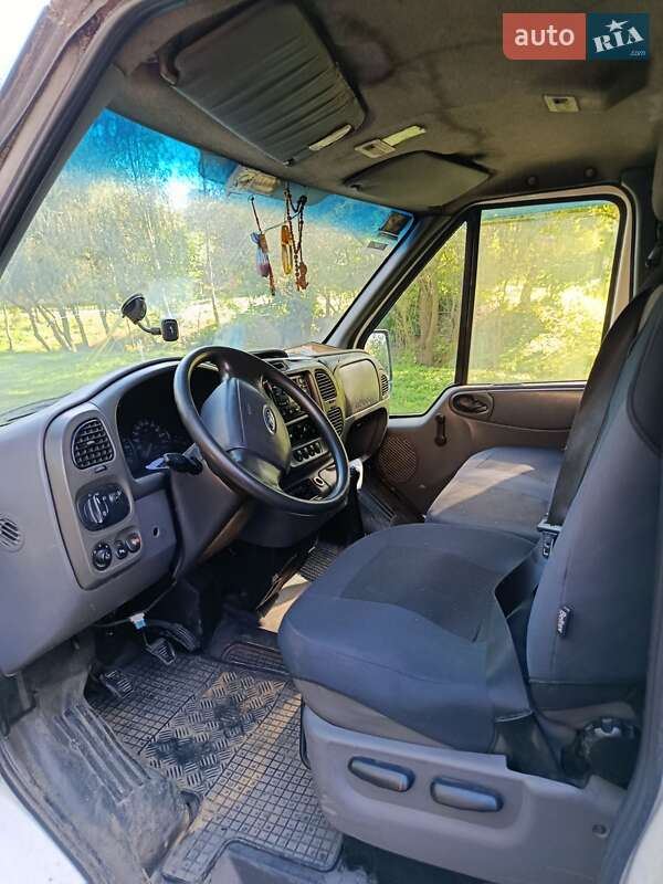 Вантажний фургон Ford Transit 2002 в Почаєві