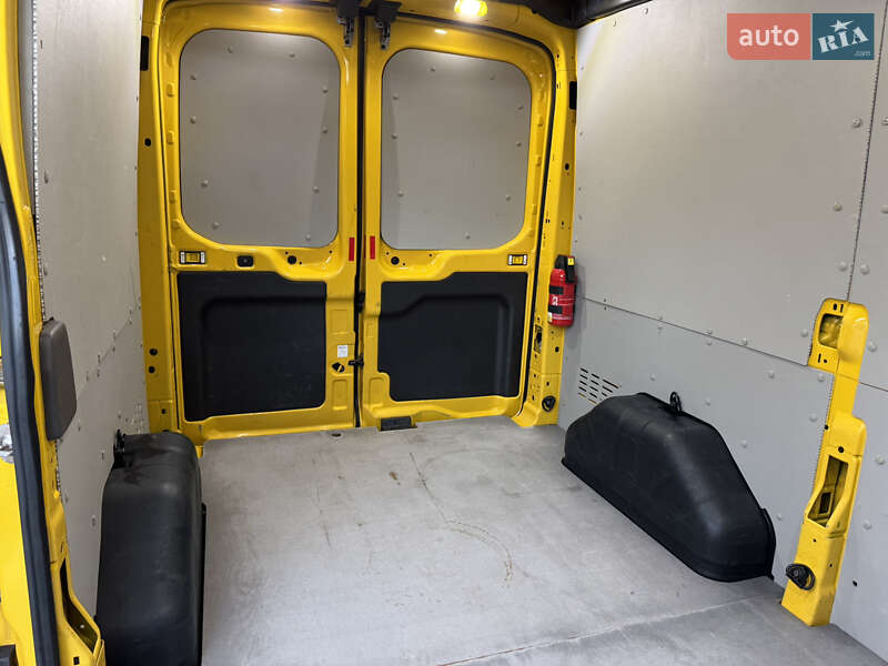 Грузовой фургон Ford Transit 2020 в Ирпене