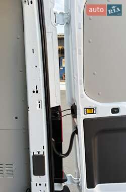 Грузовой фургон Ford Transit 2021 в 