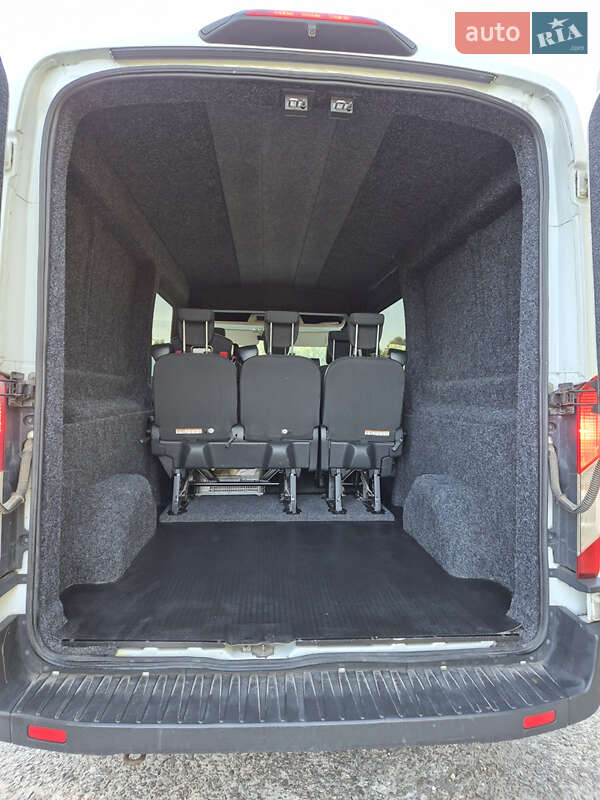 Вантажопасажирський фургон Ford Transit 2017 в Львові
