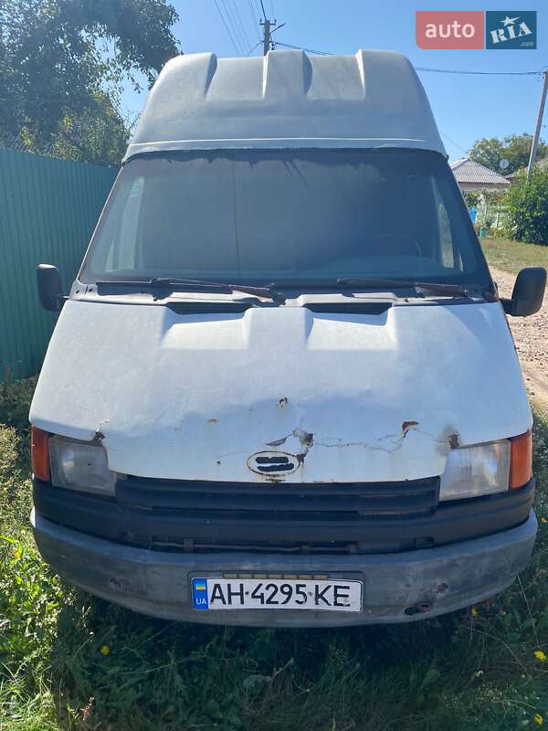 Грузовой фургон Ford Transit 1989 в 