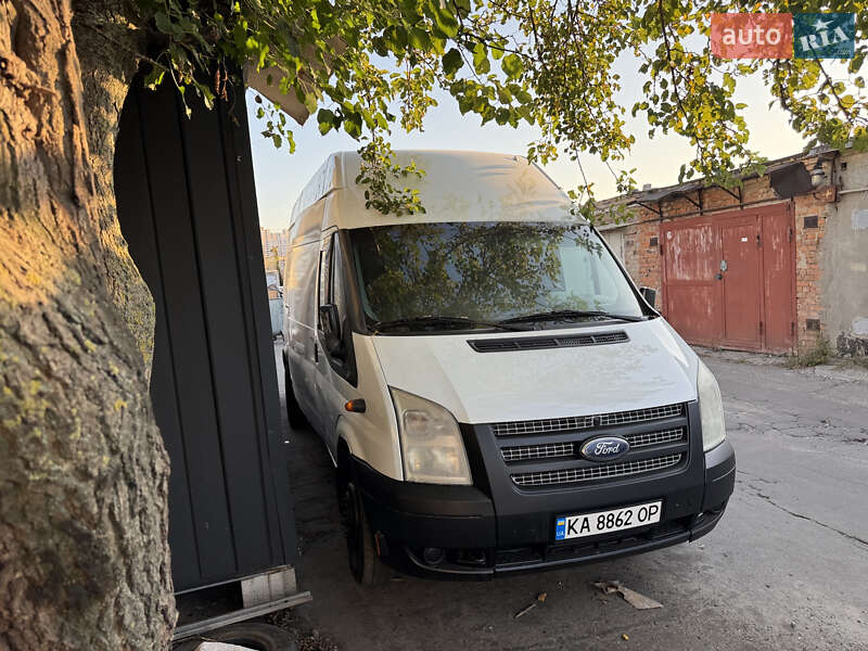 Грузовой фургон Ford Transit 2011 в 