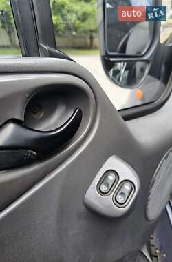 Вантажопасажирський фургон Ford Transit 2002 в 