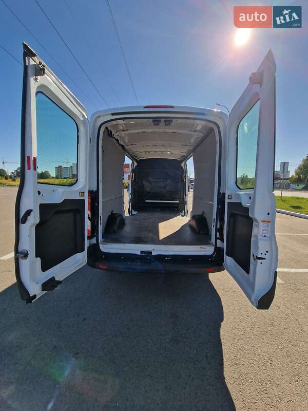 Грузовой фургон Ford Transit 2017 в Луцке