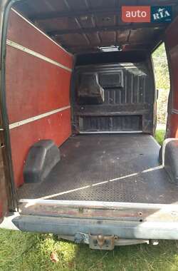 Вантажний фургон Ford Transit 2001 в 