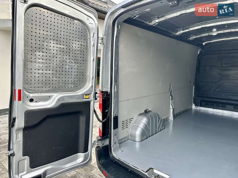 Вантажний фургон Ford Transit 2019 в Дубні