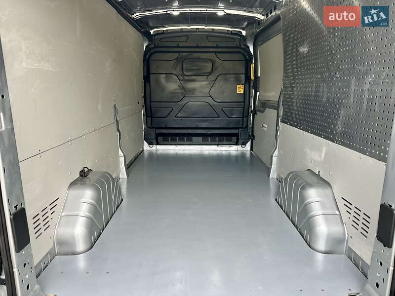 Вантажний фургон Ford Transit 2019 в Дубні